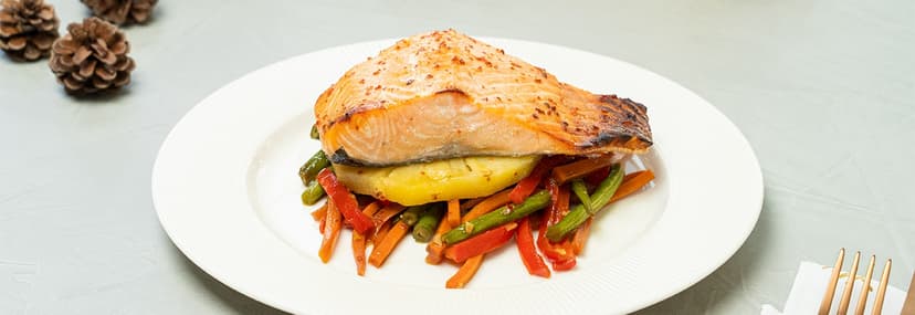 Salmón al horno con piña y verdura