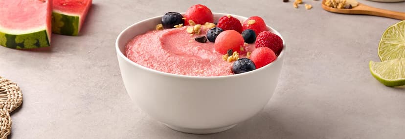 Smoothie bowl de sandía y frutas del bosque