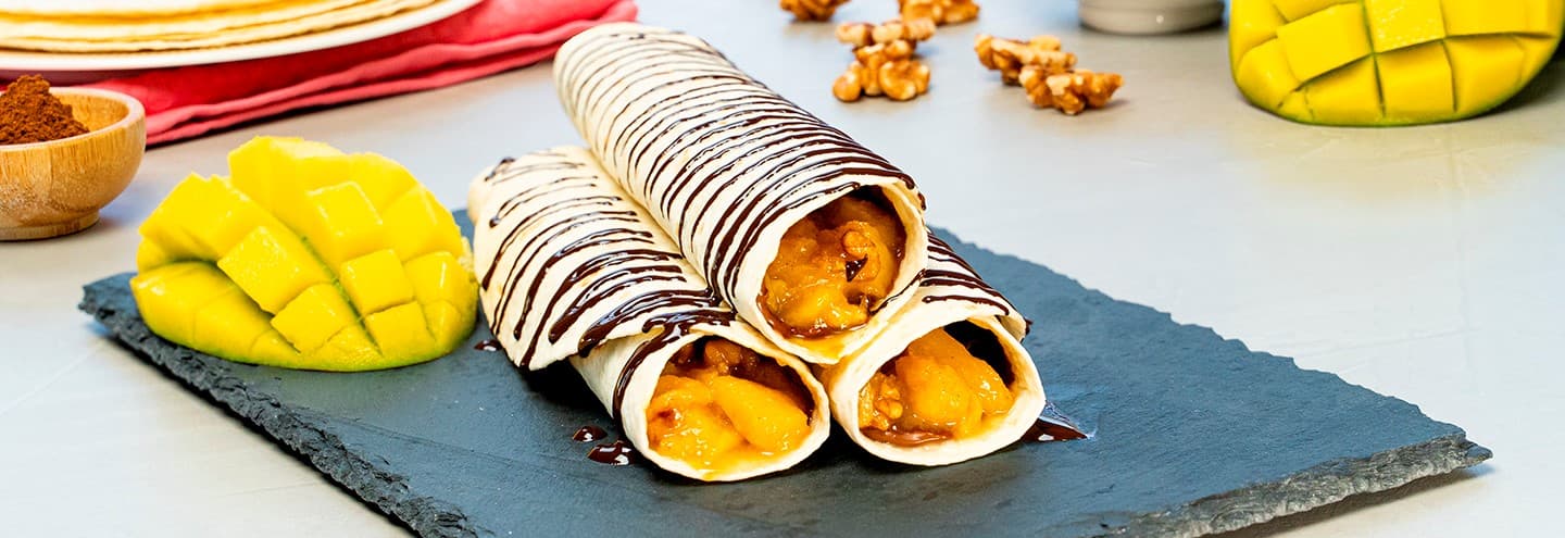 Burritos dulces rellenos de manga y cacao