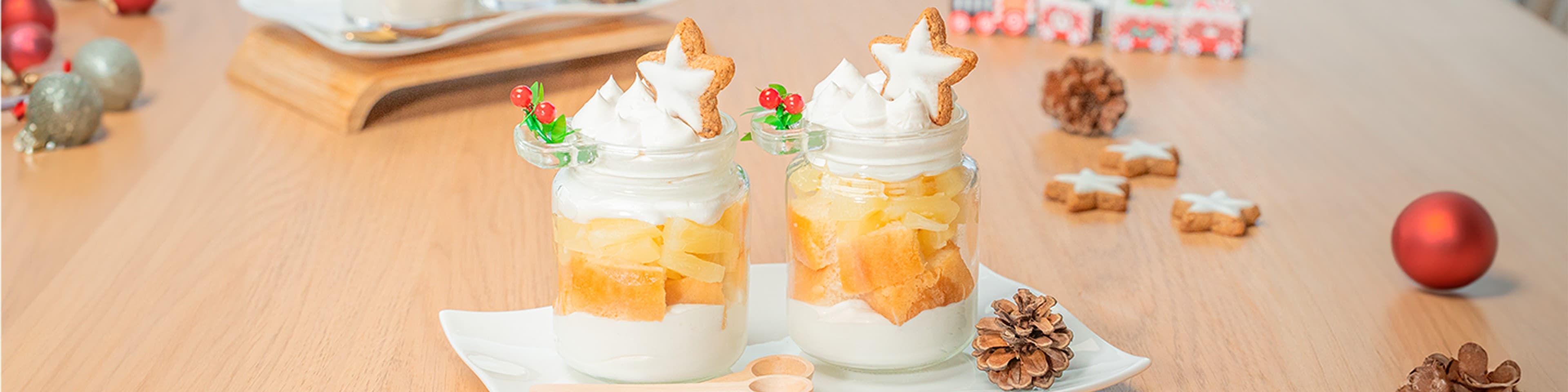 Vasitos de piña y nata