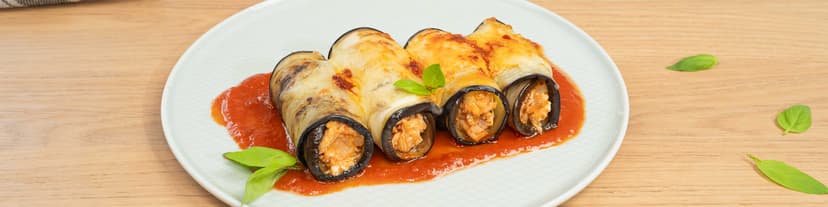 Canelones de berenjena rellenos de pollo asado