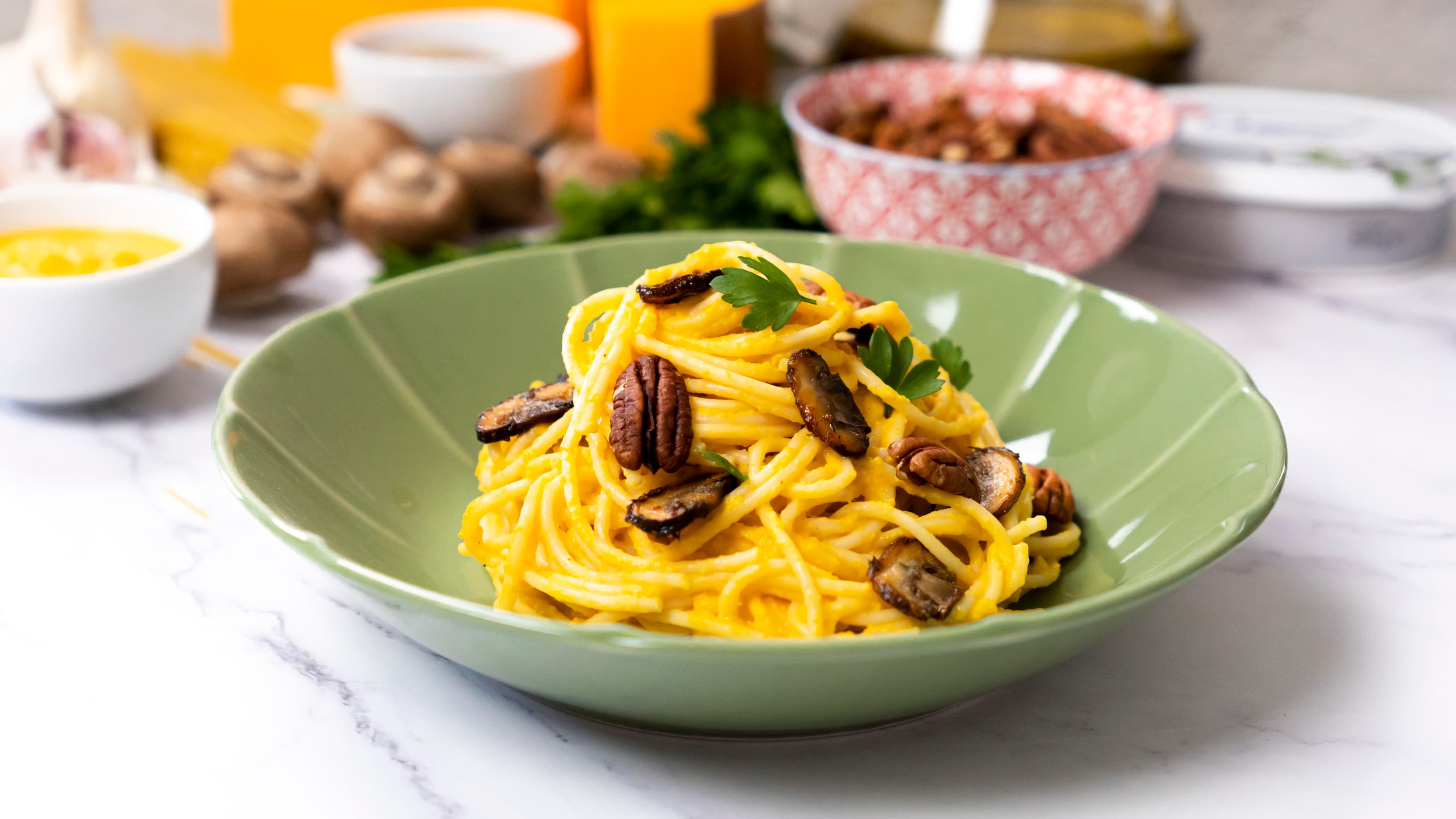 Pasta con crema de calabaza y champiñones