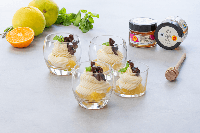 Vasitos de mascarpone con miel