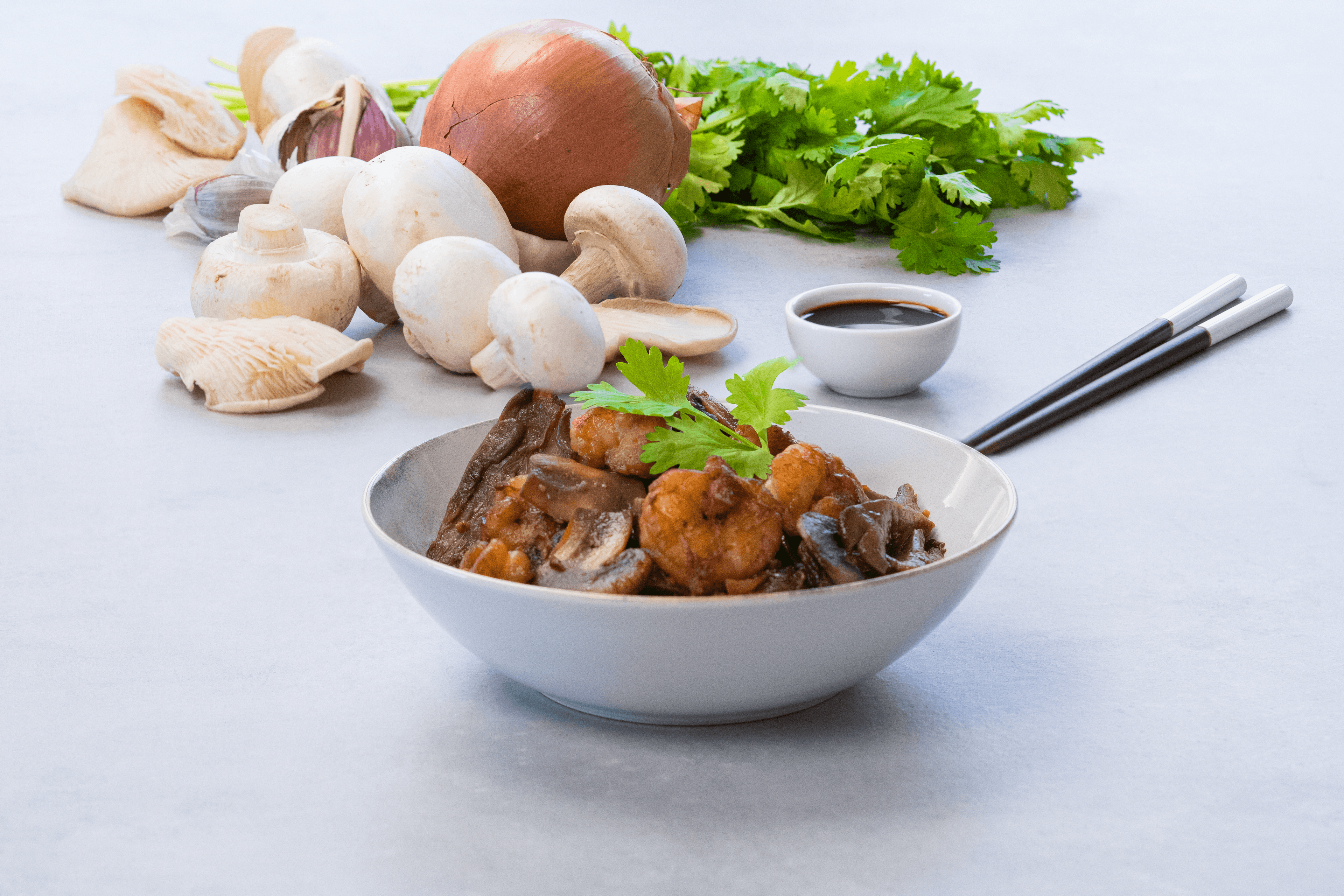 Champiñones y setas caramelizadas con gambón