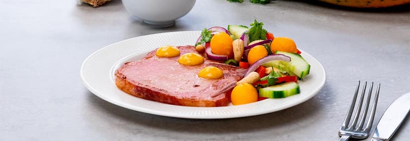 Chuletas de Sajonia con salsa de papaya y ensalada