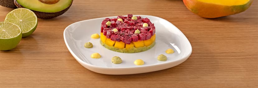 Tartar de remolacha, mango y aguacate