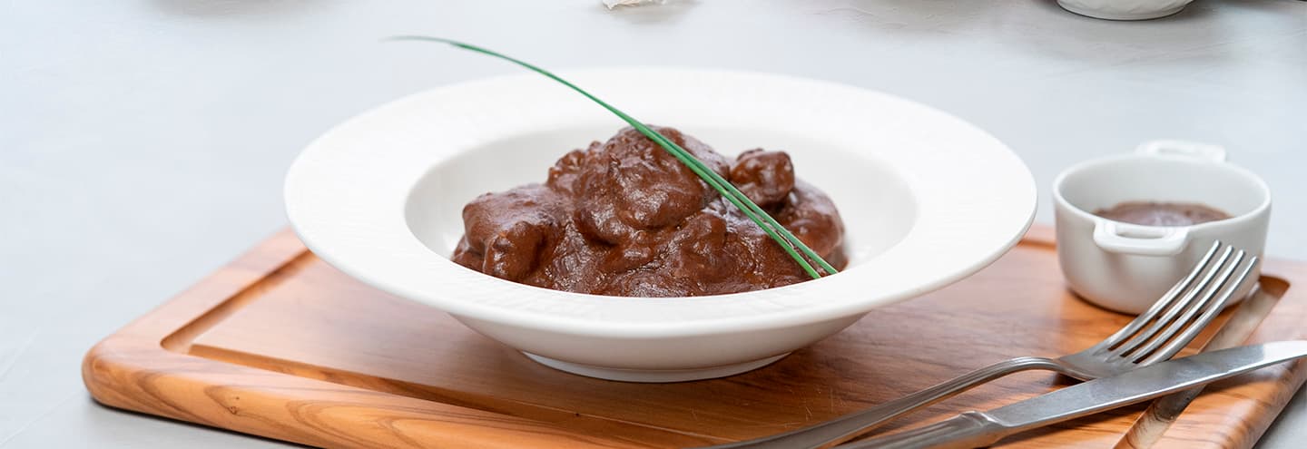 Carrilleras de cerdo en salsa de chocolate