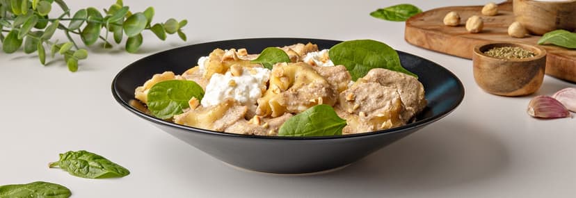 Tortelloni de espinacas y ricota con salsa de avellanas