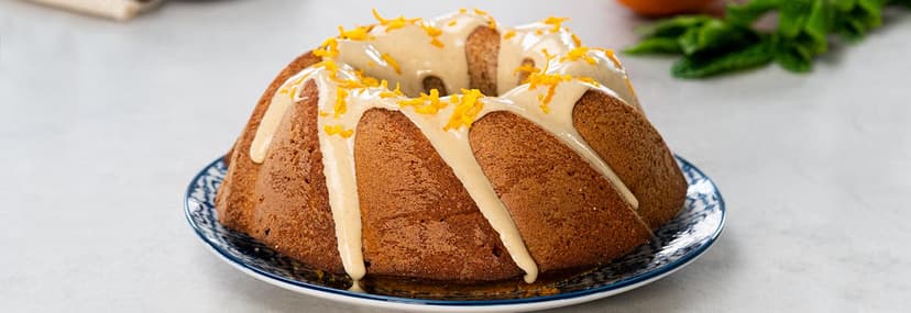 Bizcochón de naranja con crema de chocolate blanco