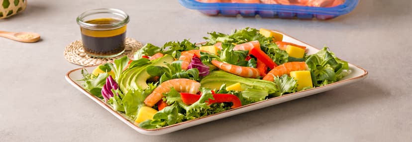 Ensalada de langostinos, mango y aguacate