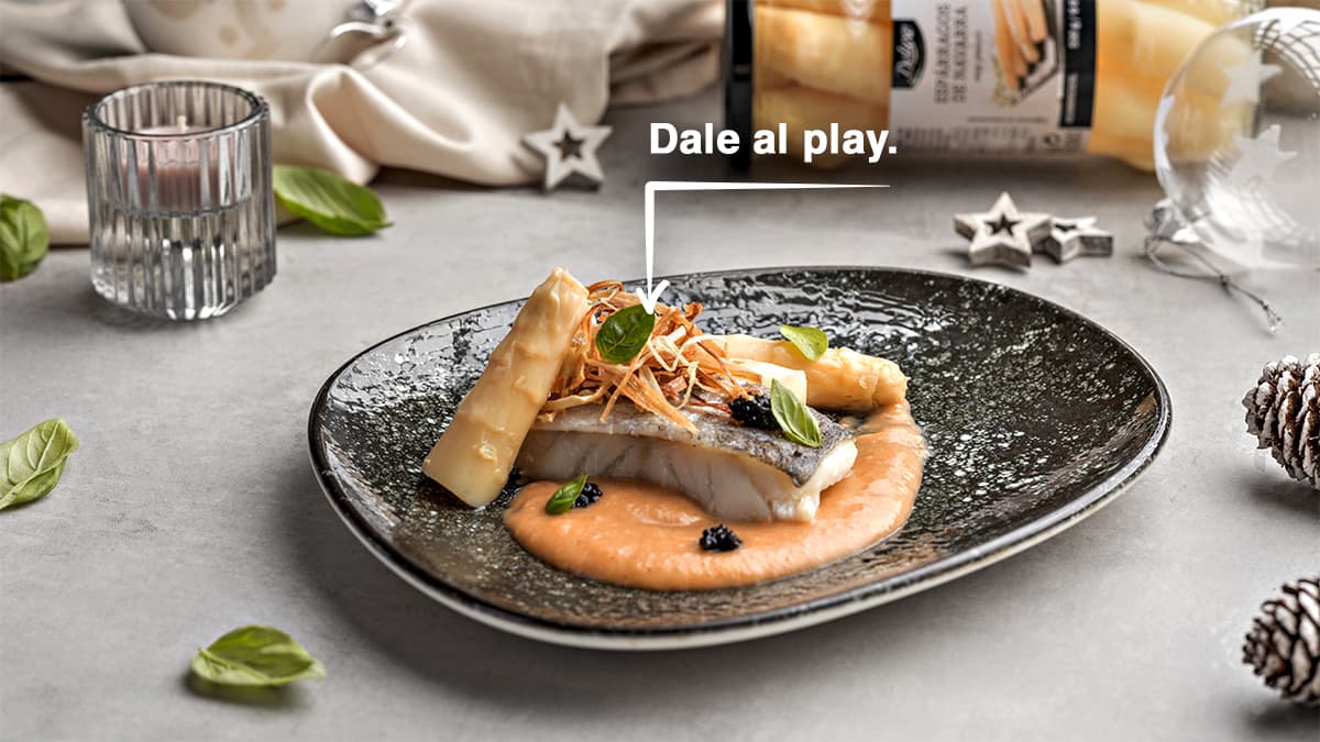 Bacalao confitado con salsa de espárragos