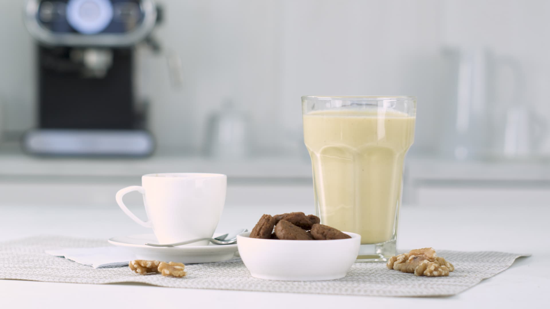 Batido multifrutas y galletas