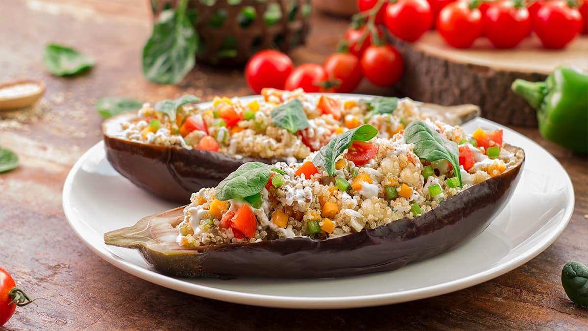 Berenjena rellena de quinoa
