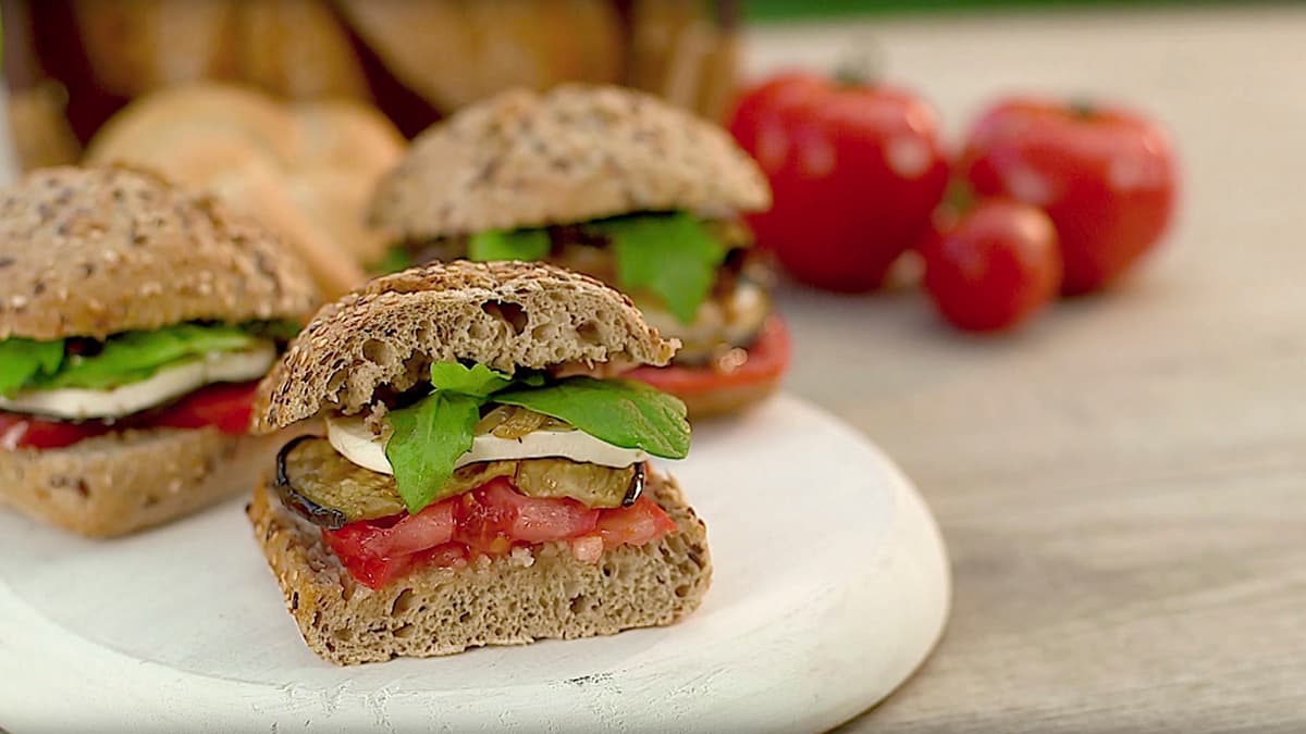 Bocadillo de verduras y queso