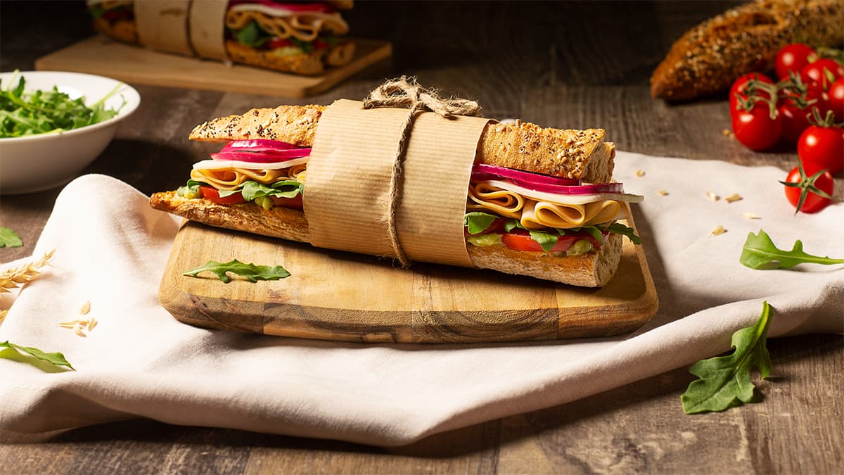 Bocadillo vegetal con pavo