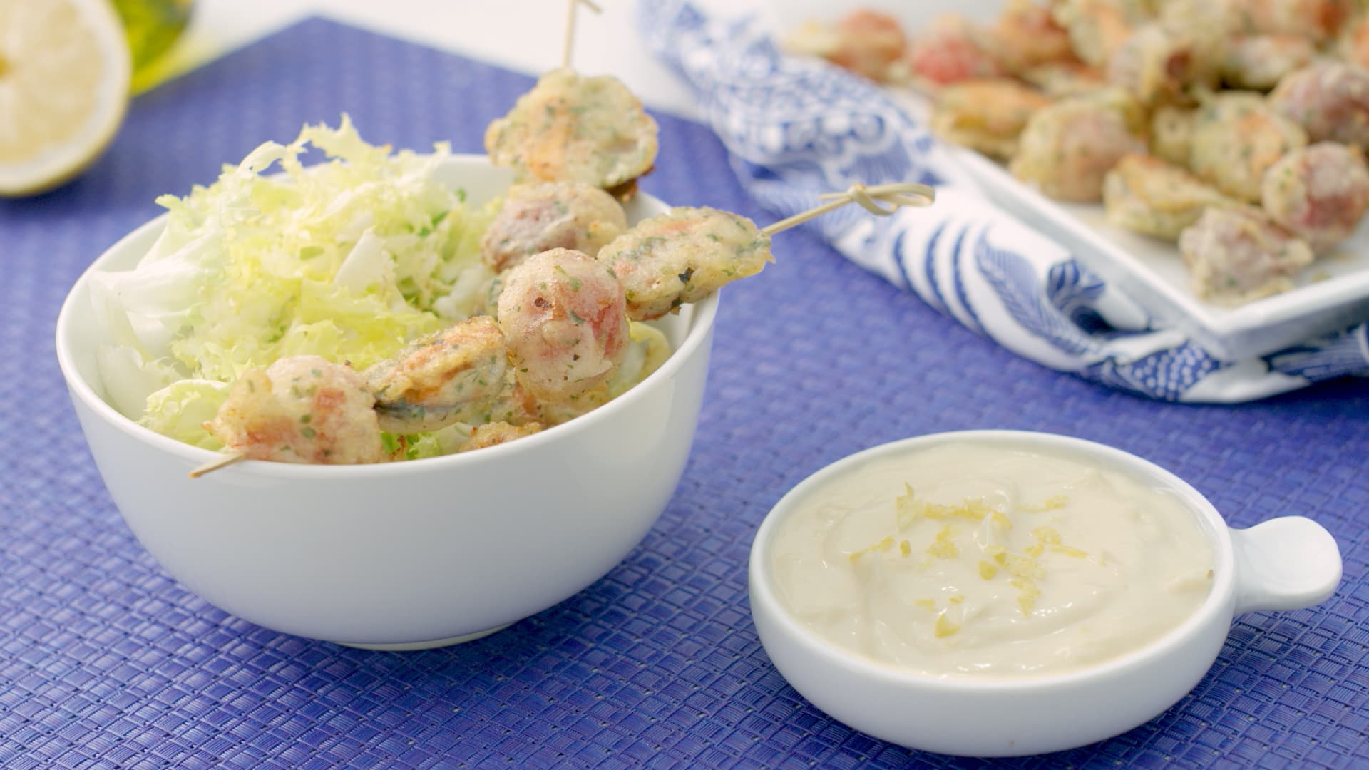 Brochetas de mejillones y tomate