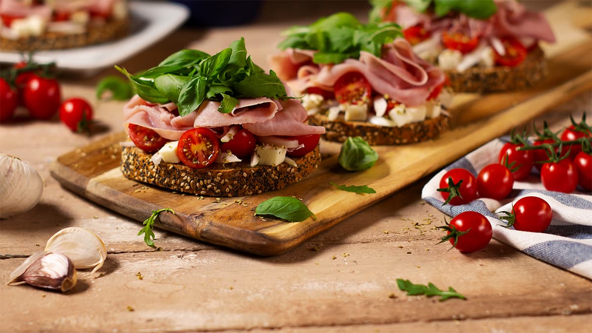 Bruschetta de tomate y mozzarella