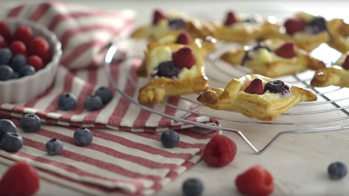 Delicias de hojaldre y frutos