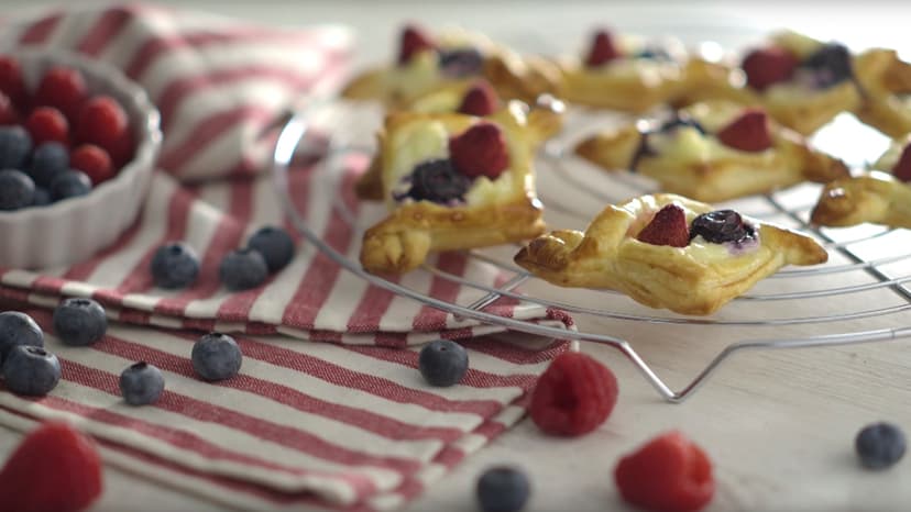 Delicias de hojaldre y frutos