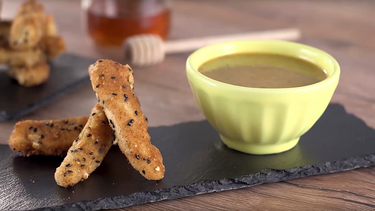 Fingers de pollo con salsa