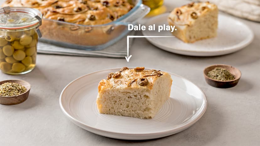 Focaccia con cebolla y aceitunas