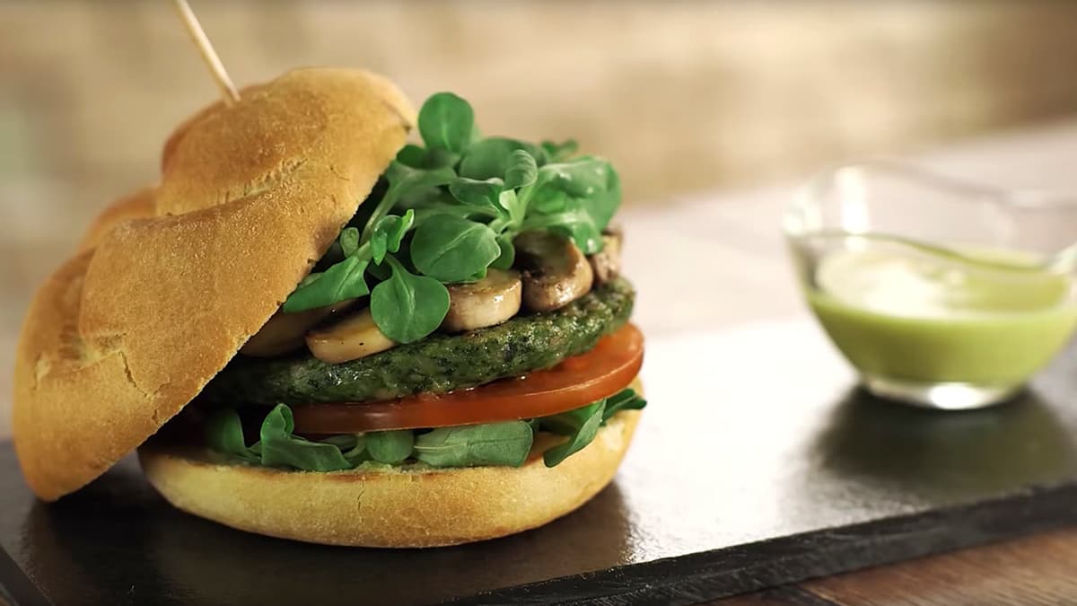 Hamburguesa de pollo y espinacas