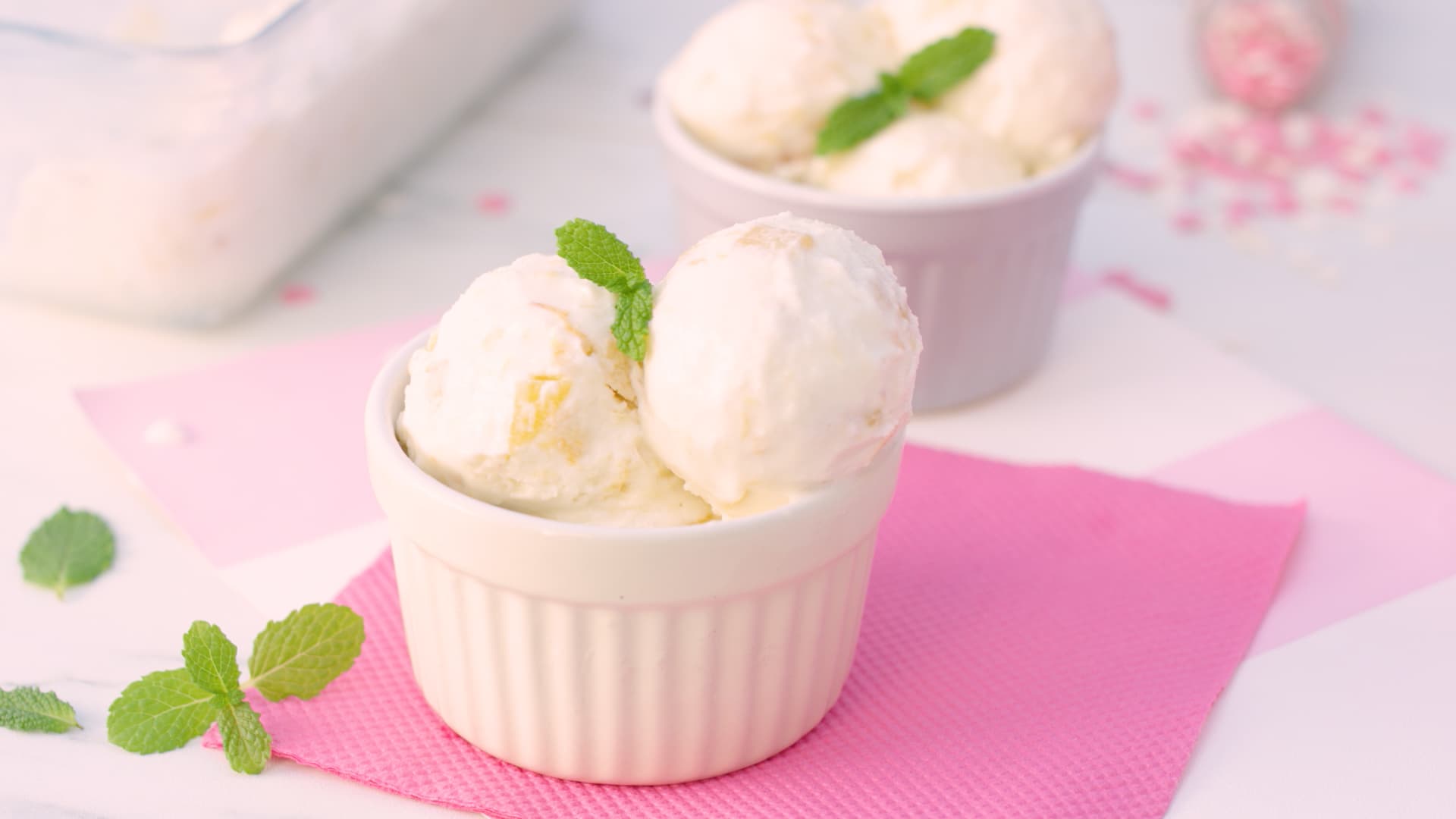Helado de yogur con melocotón