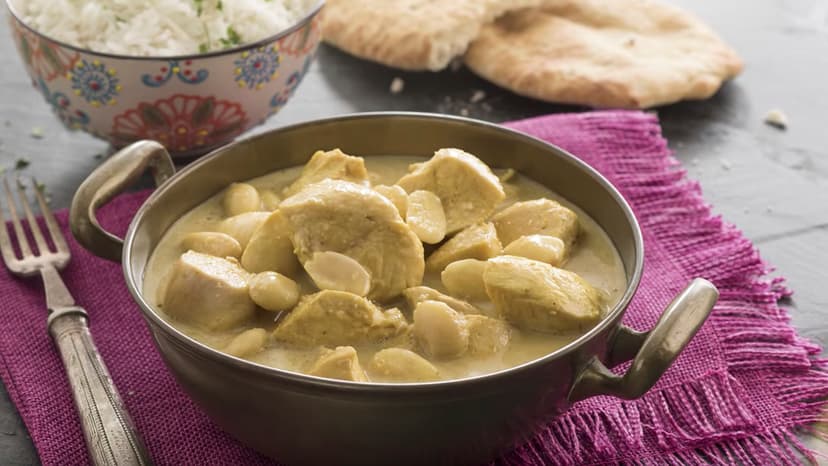Pollo korma con pan chapati