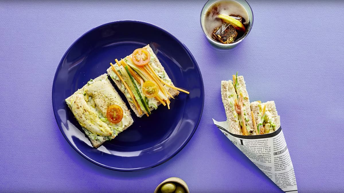 Sándwich de lechuga y pollo