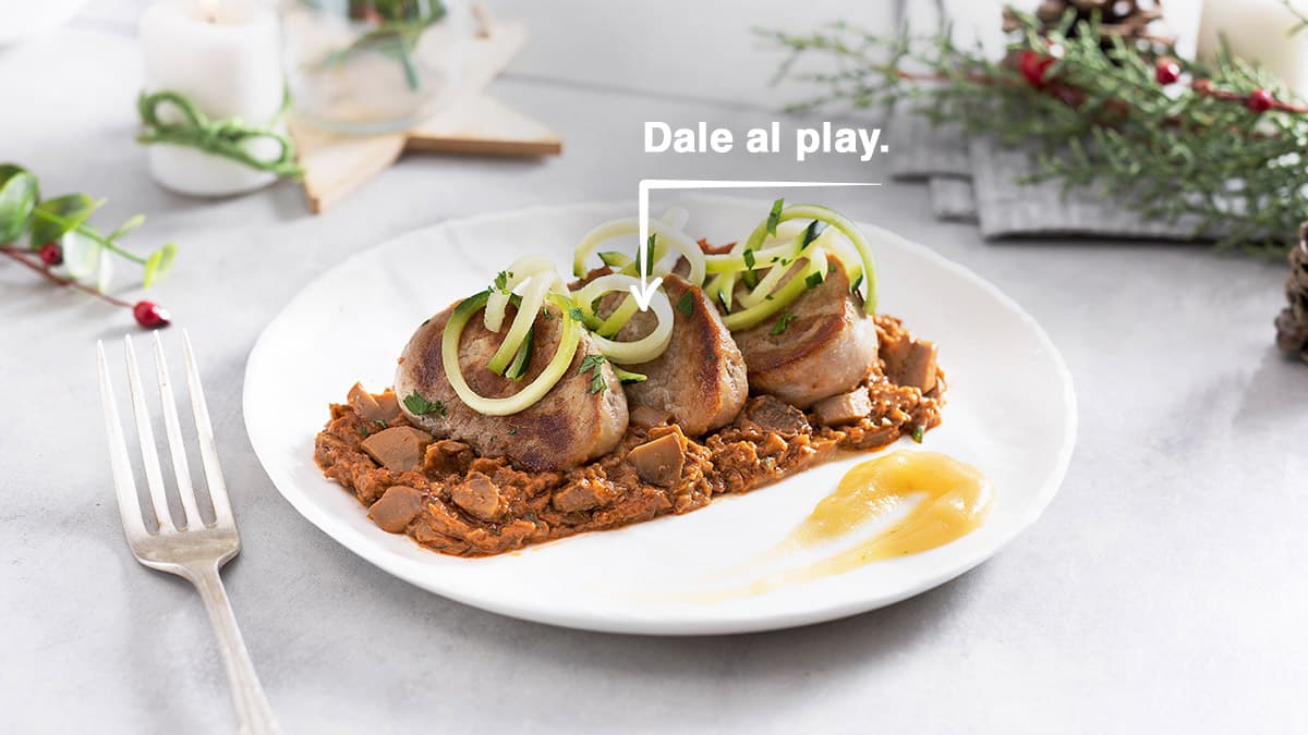 Solomillo con ragú de setas y manzana asada