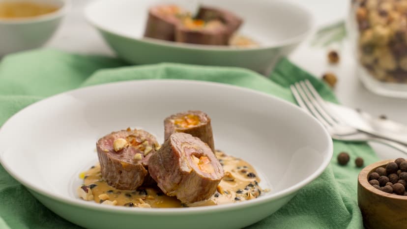 Ternera rellena y salsa de pimienta