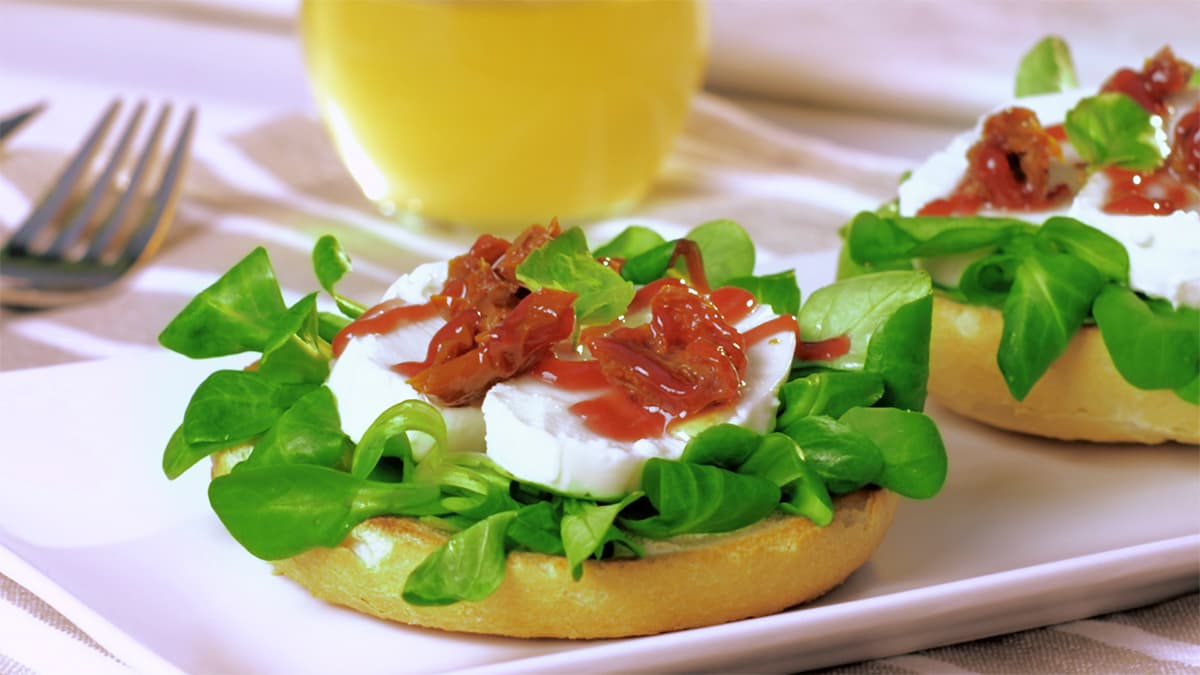 Tostada caprese