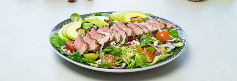 Ensalada de churrasco con aliño de cereza