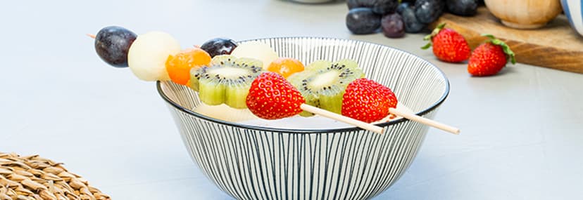 Sopa fría de melón con brochetas de fruta
