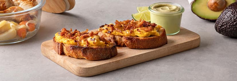 Tostas de pollo asado con verduras
