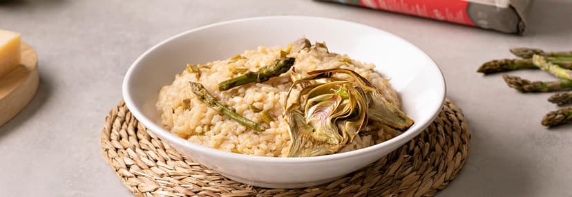 Risotto de espárragos y alcachofas