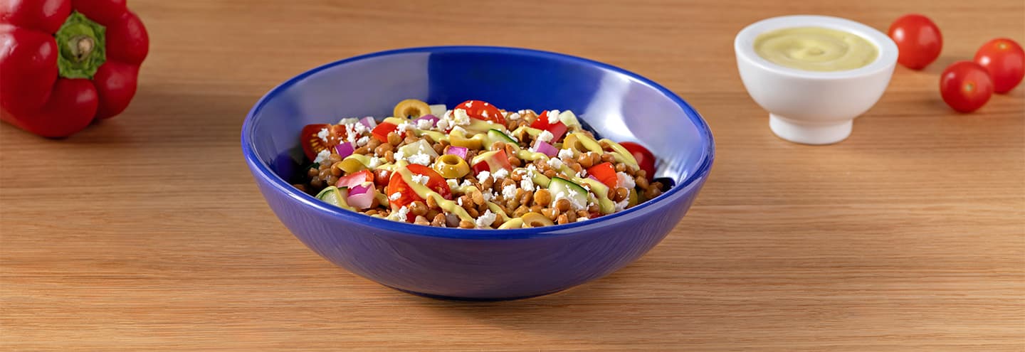 Ensalada de lentejas con salsa de aguacate