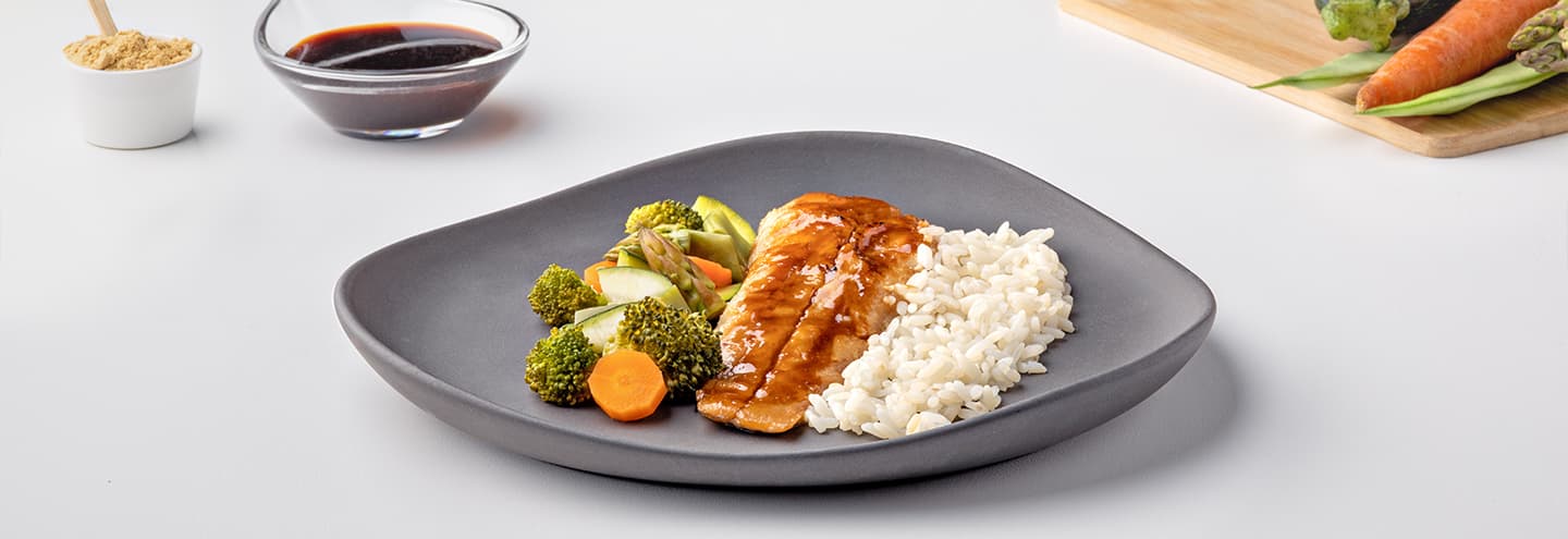 Merluza marinada y arroz con verduras