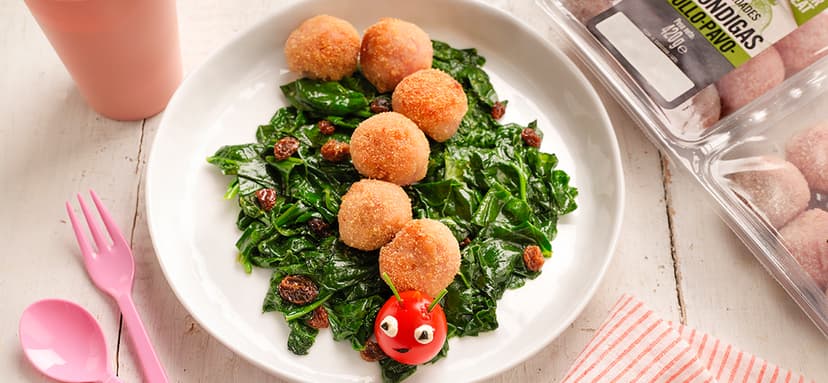 Albóndigas con guarnición de espinacas