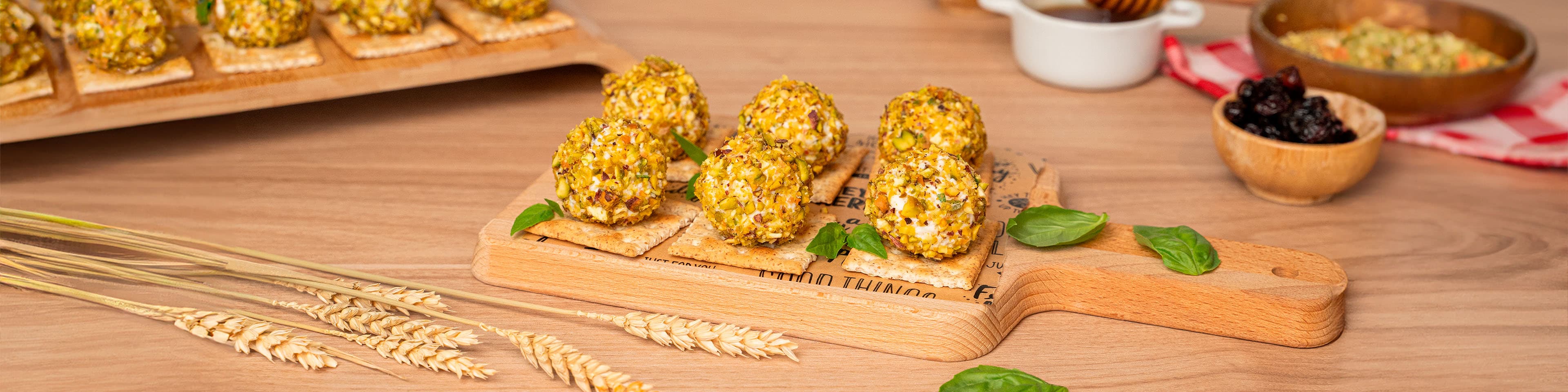 Bolitas de queso fresco y pistachos