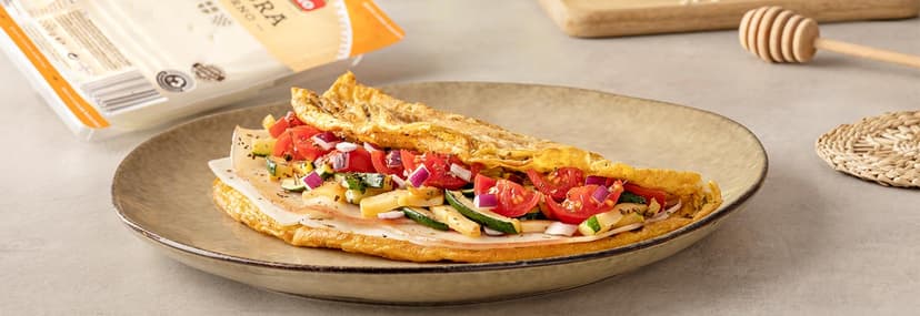 Tortilla de lacón, queso y verduras