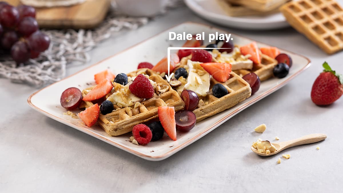 Gofres con Camembert y frutas