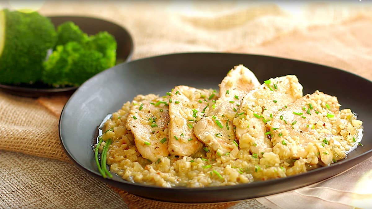 Pavo salteado con almendras