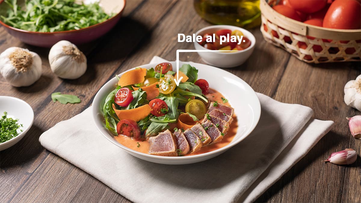 Tataki de atún con salmorejo