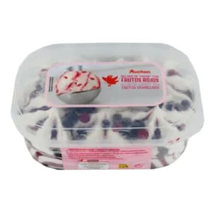 AUCHAN Tarrina de helado de yogur con frutos rojos 850 ml. Producto Alcampo