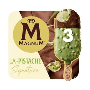 MAGNUM La pistache signature Helado de pistacho cubierto de chocolate con leche y pistachos caramelizados 3 x 90 ml.